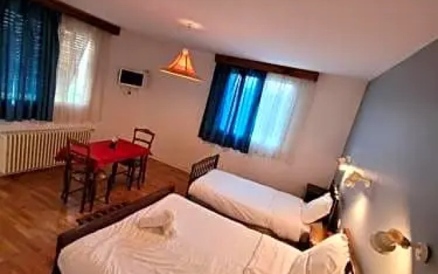 Hotel Restaurant Carrier