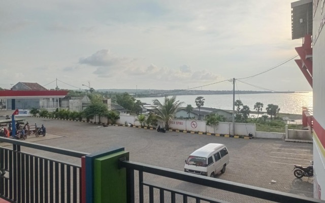 Grand Kencana Guesthouse near Wisata Bahari Lamongan