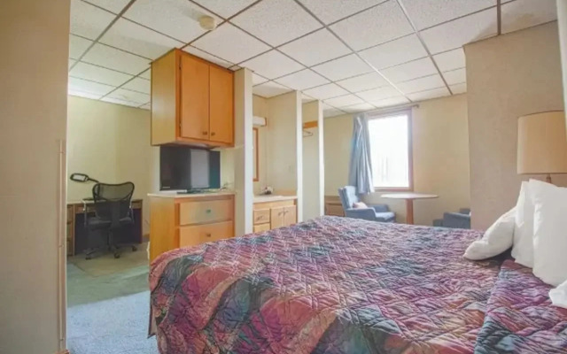 HomeTown Inn by OYO - Liberal, KS