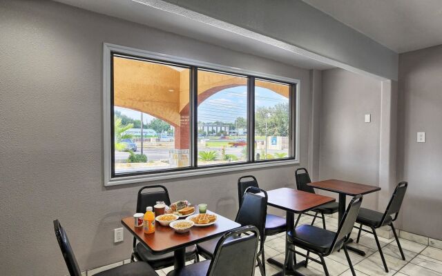 Econo Lodge Austin South