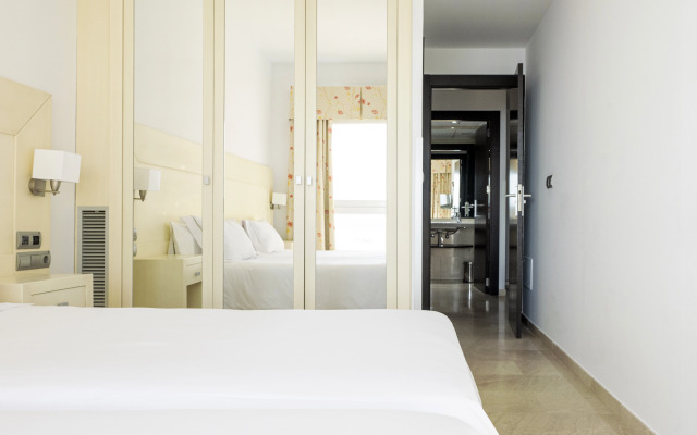 Senator Águilas Hotel