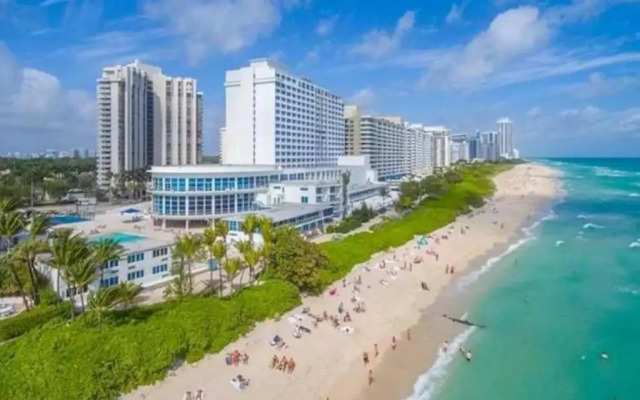 Castle Beach Club Apartments