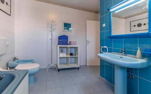 Amazing Home in Pomer With Wifi and 6 Bedrooms