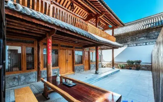 Ruyuan Boutique Homestay (Dali Erhai Caicun Branch)