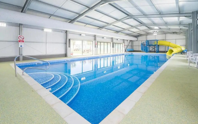 2br-sleeps6-wifi-freeparking-holidaypark
