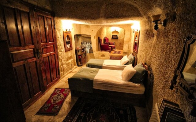 Patisca Cave House