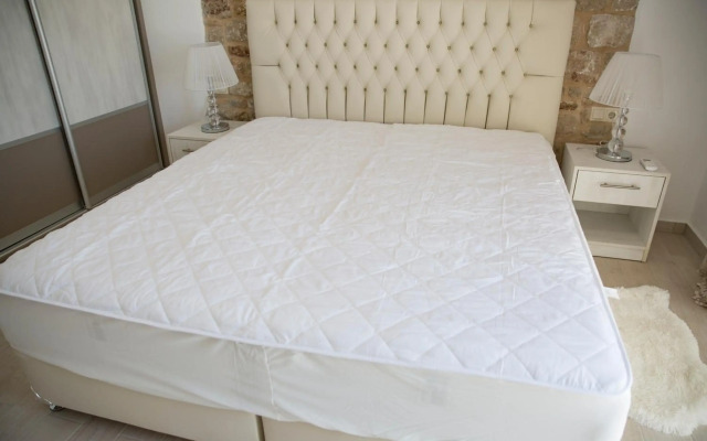 G&K Stone Suites