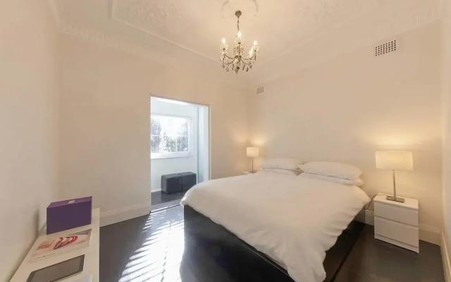 Bondi Beach Prime with Sunroom H405