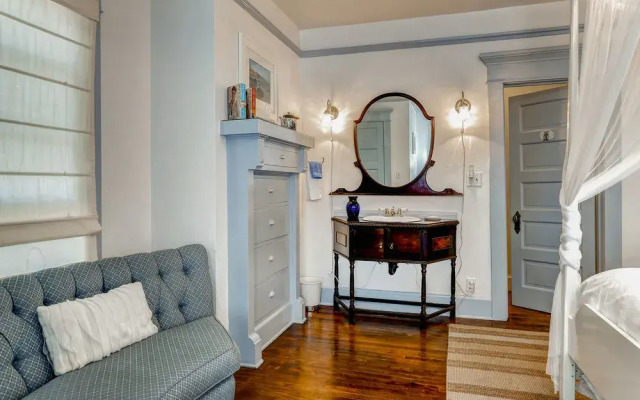 Old Yacht Club Inn Vacation Rentals