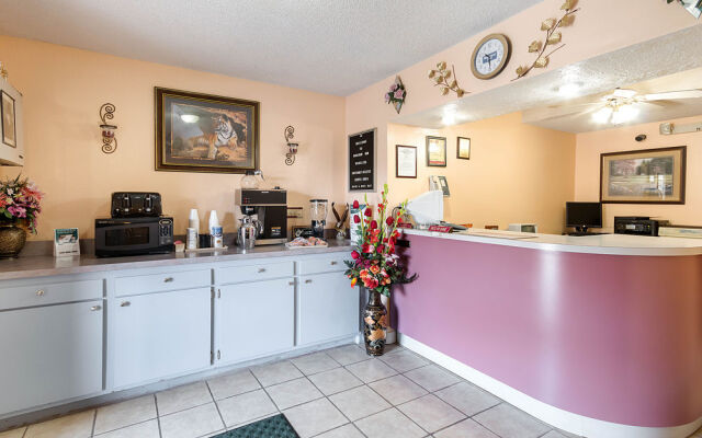 OYO Hotel Chapmanville Inn, WV - Hwy 119