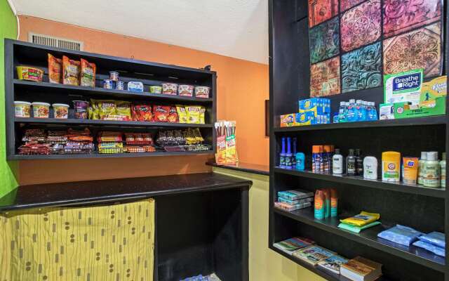 La Quinta Inn & Suites by Wyndham Salina