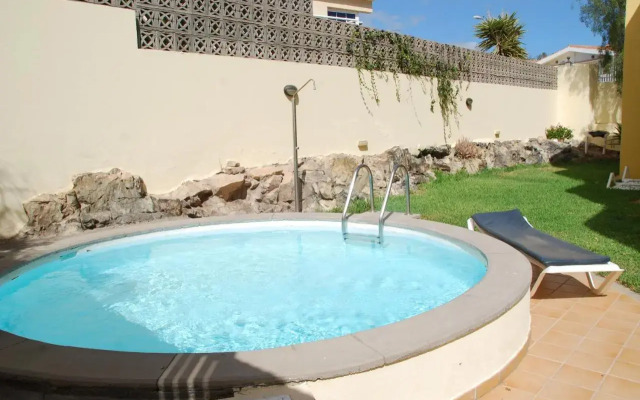 Deluxe Apartment. 50 meters Beach