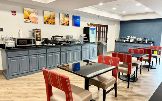Comfort Suites East Brunswick - South River