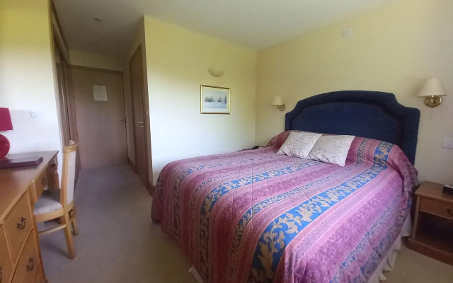 Golden Ball Hotel