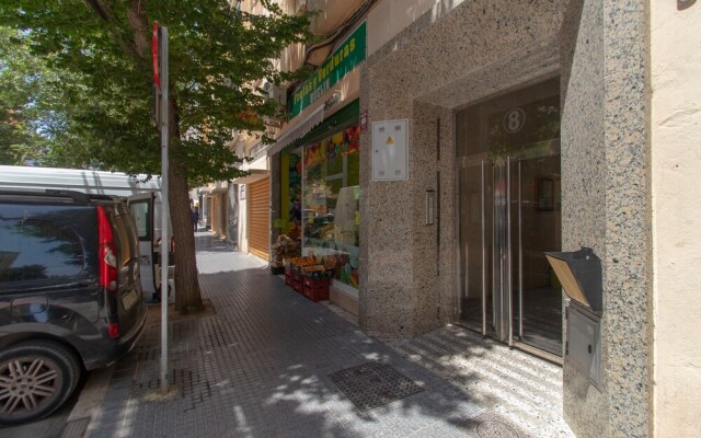 Bright Málaga Beach and Downtown Apartment