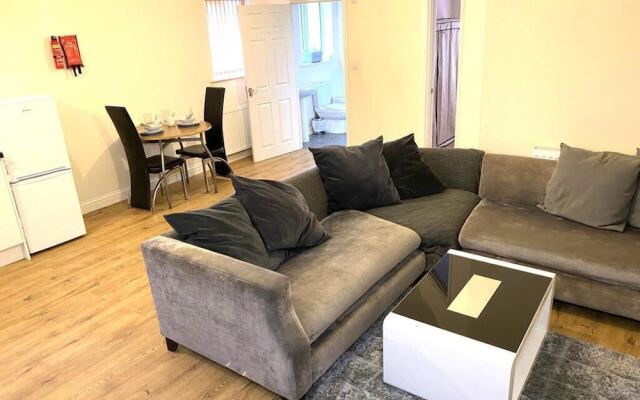 Impeccable 1-bed Apartment in Town Centre Luton