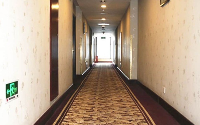 Huachen Hotel (Xi'an Bell Tower East Street Mingchengqiang)