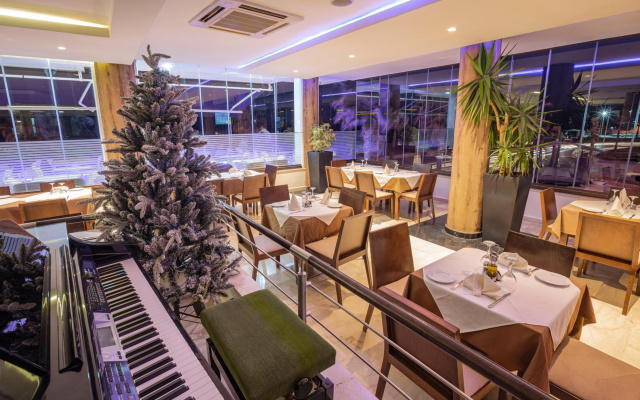 Suites Hotel Omeya