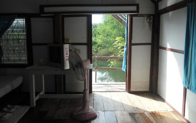 Khura Buri Tararin Resort