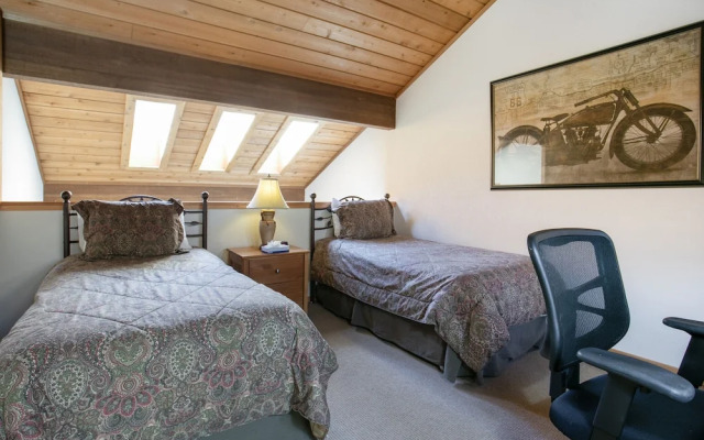 188 Ridgepoint 3 Bedroom Townhouse by RedAwning