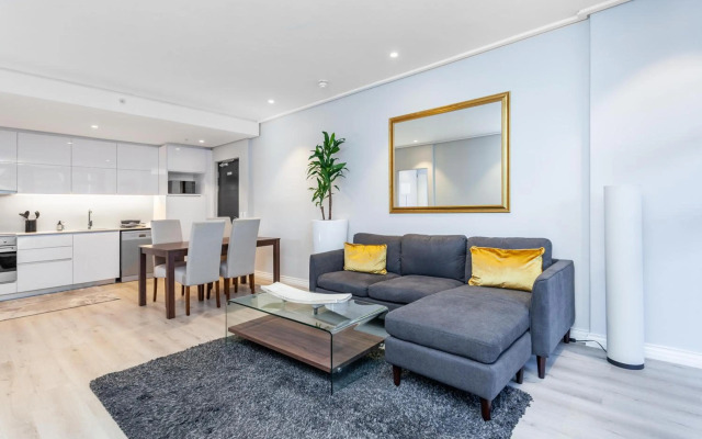 Luxuriuous 1 Bedroom in 16 on Bree