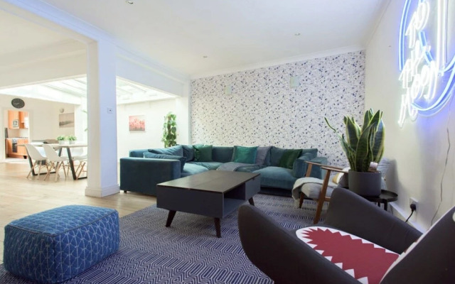 The Harrods Mews Modern 4Bdr Mews Home With Terrace