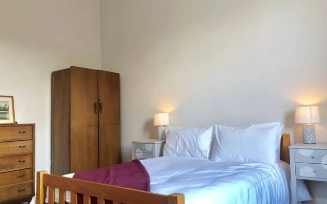 Bright, Spacious 4 Bedroom Apartment In the Old Town, Edinburgh