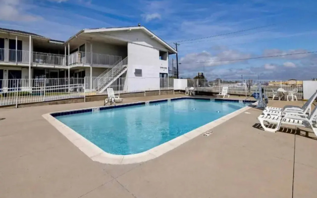 Motel 6 Denton, TX - UNT