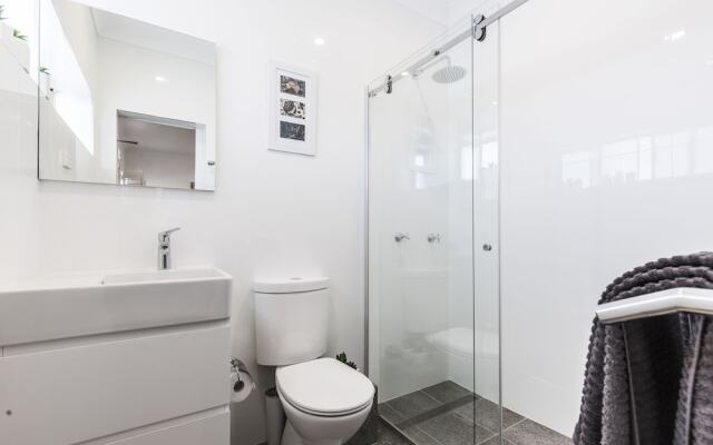 Quiet Spacious Apt with AIR CONDITIONING & Netflix
