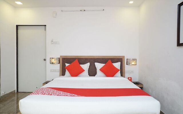 OYO 18730 Galaxy Inn