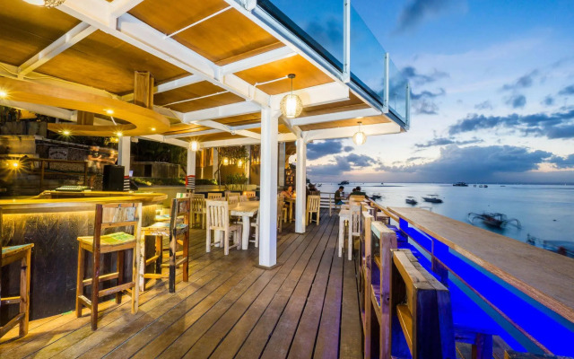 Ware Ware Surf Bungalow Lembongan