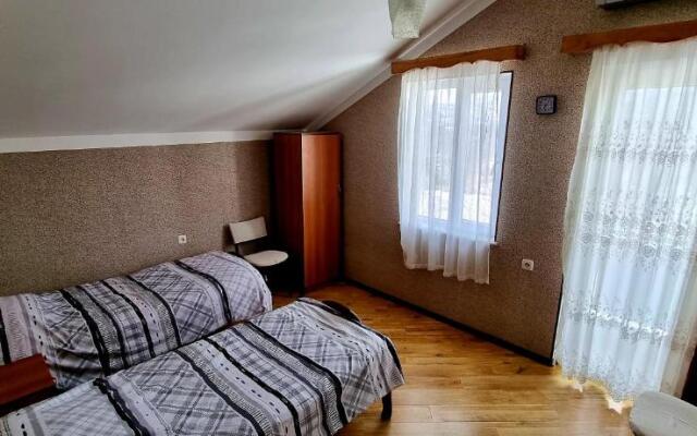Veli Group guest house near Gelati Monastery