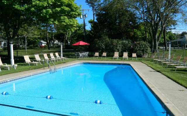 Colonial Village Motel and Cottages