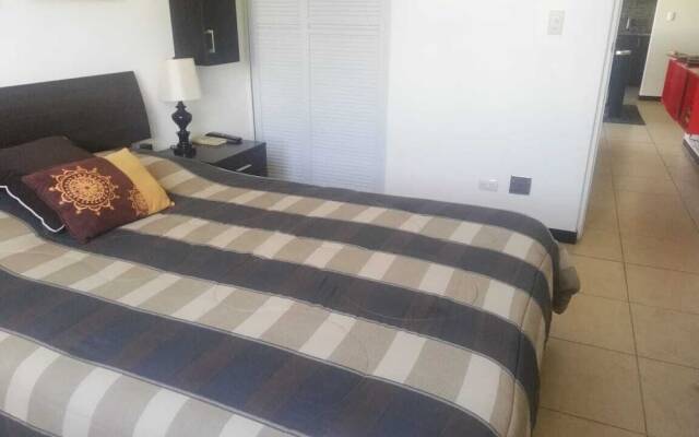 Apartment by airport on way to beach