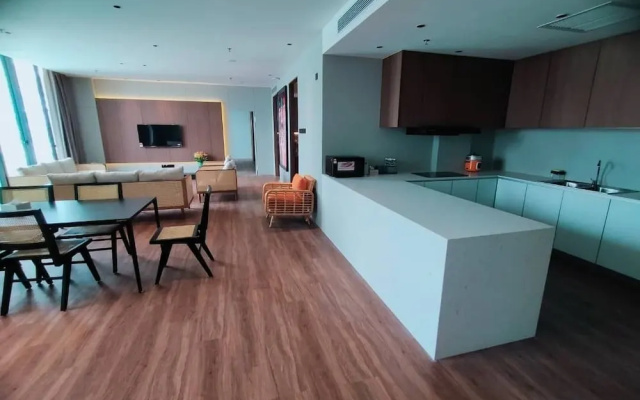 Roxy Beach Resort – Guest Rooms – Lundu