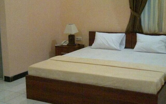 OYO 90475 Mirda Gratia Hotel