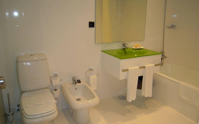 Malibu Foz Hotel - La Maison Younan