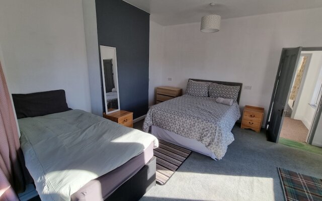 Stunning 5-bedroom House for Unforgettable Getaway