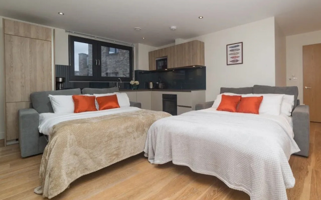 Central Tower Bridge Apartment