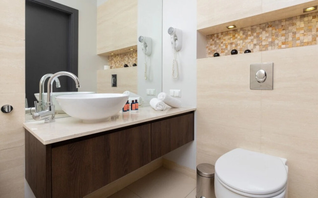 Platinum Towers Grzybowska by Renters