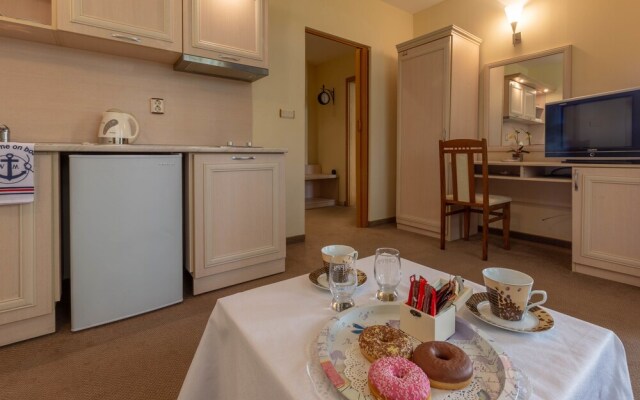 Apartment with Kitchenette in Avalon Complex