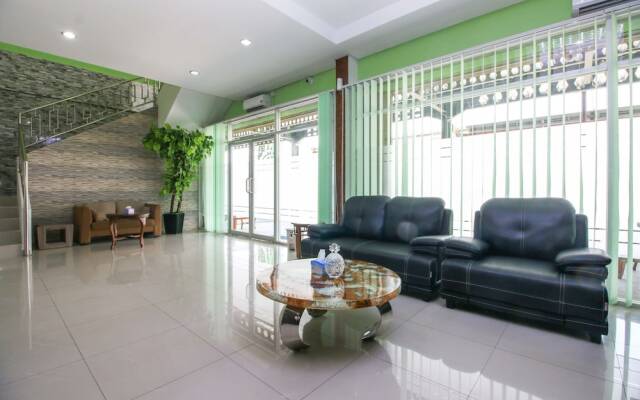 Airy Bandara Adi Soemarmo 3 Solo