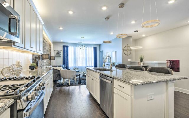 Tasteful Durham Townhome - 6 Mi to Downtown!