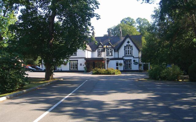 Cross Lanes Hotel