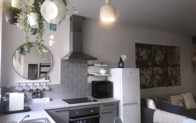 Flat 1 Queens Point