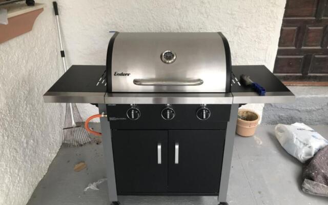 Beautiful 5 Bedroom Villa, Sea Views, Private Pool