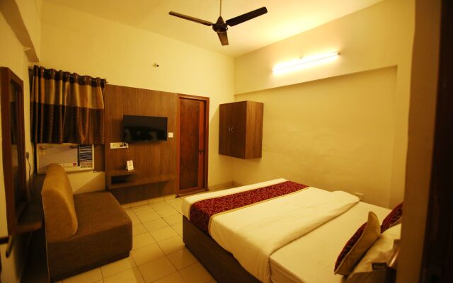 OYO 7859 Hotel Gurukripa