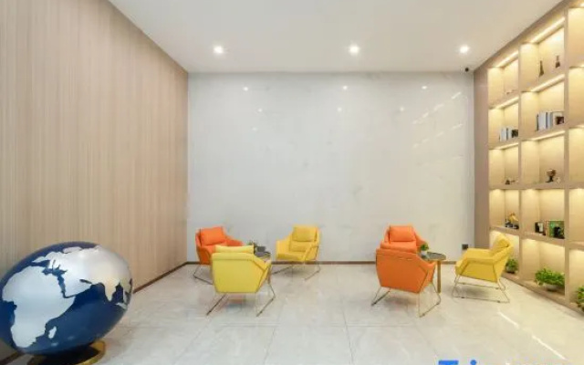 Kyriad Hotel (Guigang Wuyue Square High Speed Railway Station)