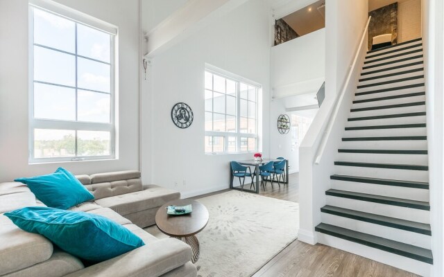 GLOBALSTAY. Dundurn LOFTS. Free parking