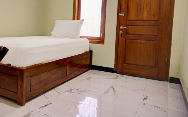 OYO Life 92922 Kost Bu Mala 1 Syariah